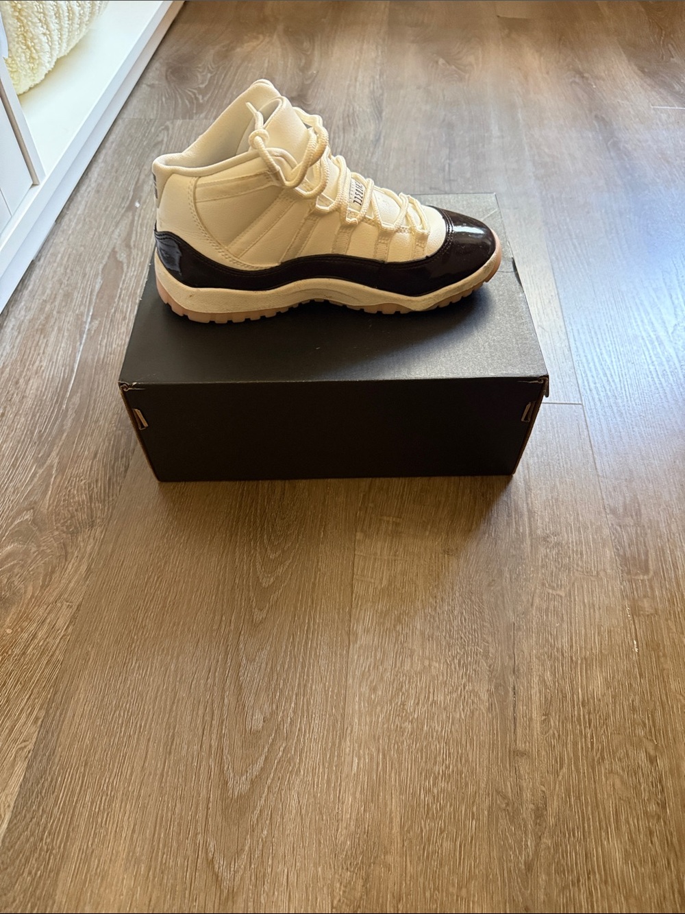 Jordan 11 retro sail/velvet brown